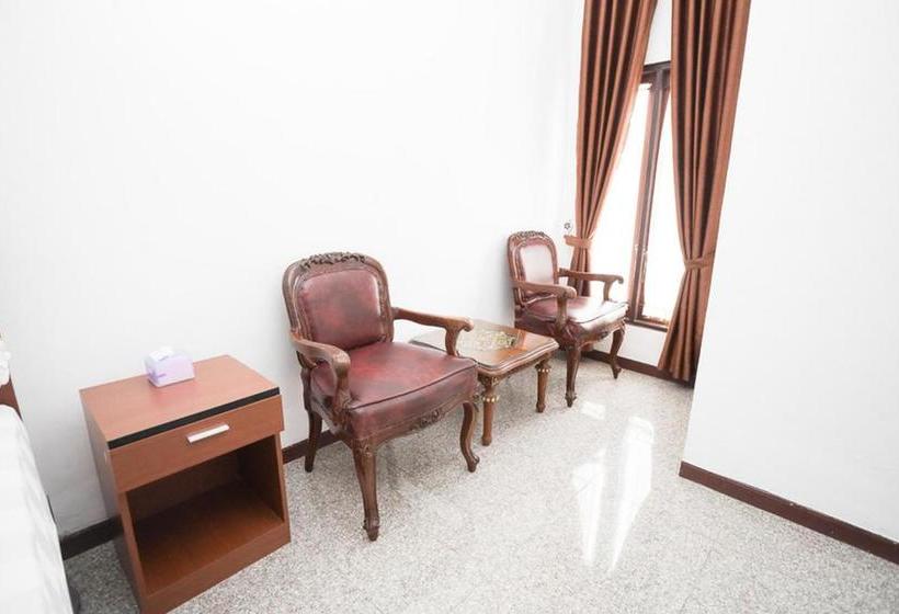 پانسیون Reddoorz Syariah Near Bundaran Joeang