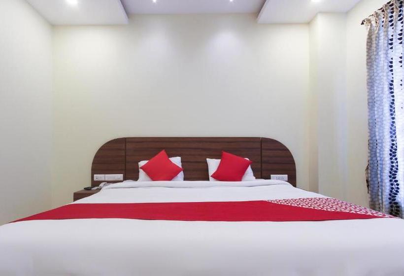 호텔 Oyo 63300  Rasi Residency