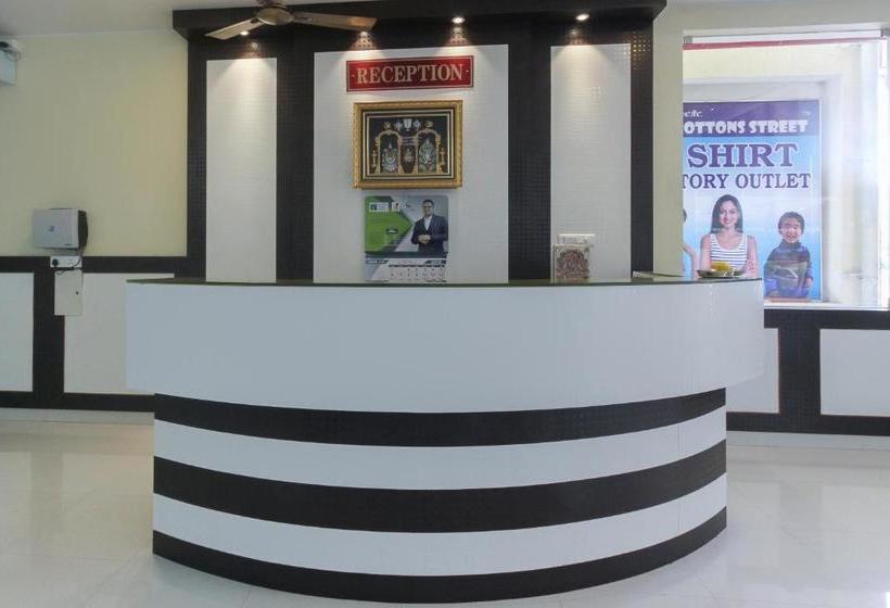 호텔 Oyo 63300  Rasi Residency