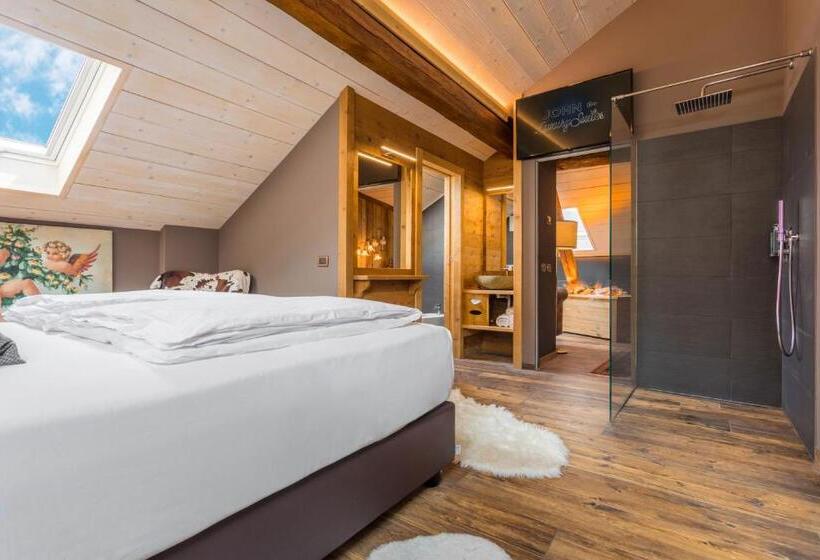 مبيت وإفطار John Luxury Suites