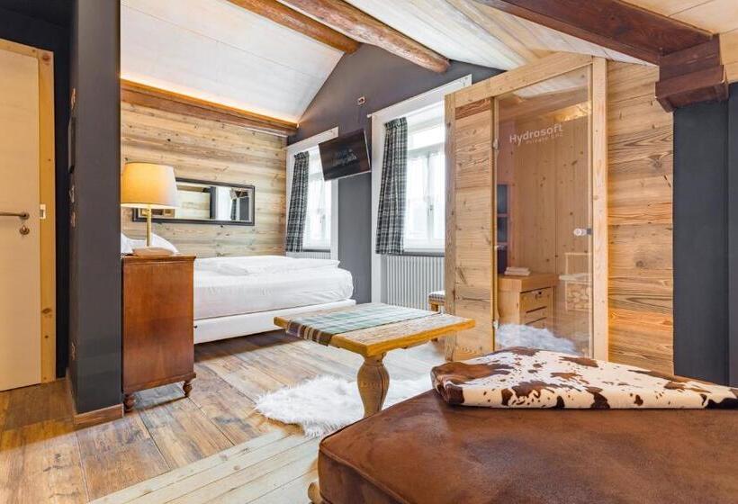 مبيت وإفطار John Luxury Suites