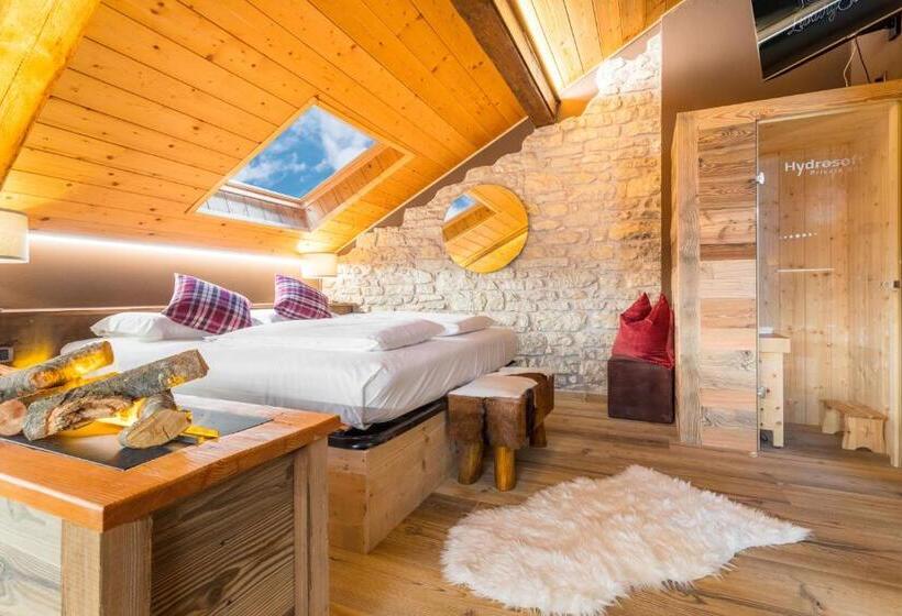 مبيت وإفطار John Luxury Suites