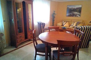 هتل Hostal Azúa