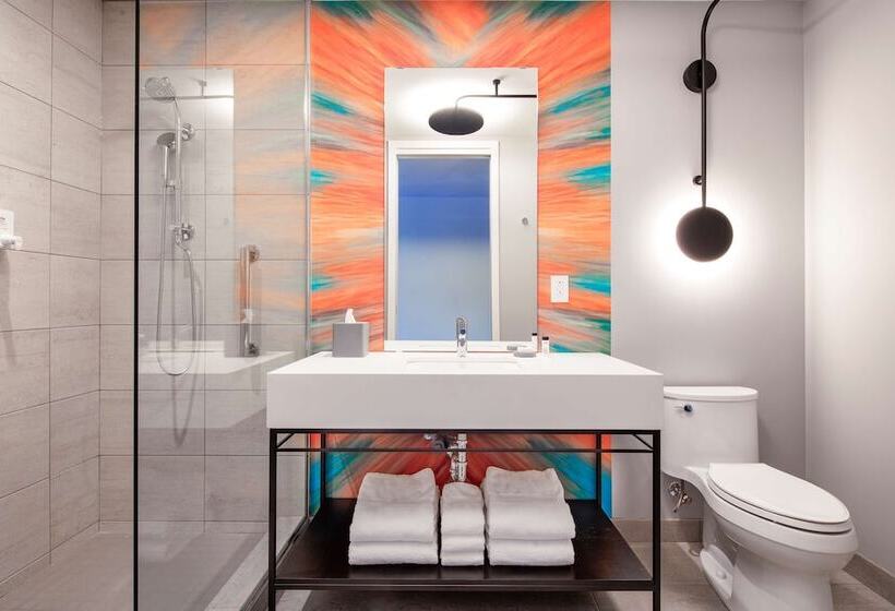 هتل Canvas Moncton, Tapestry Collection By Hilton