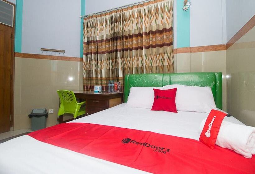 بنسيون Reddoorz Syariah Near Alun Alun Bojonegoro