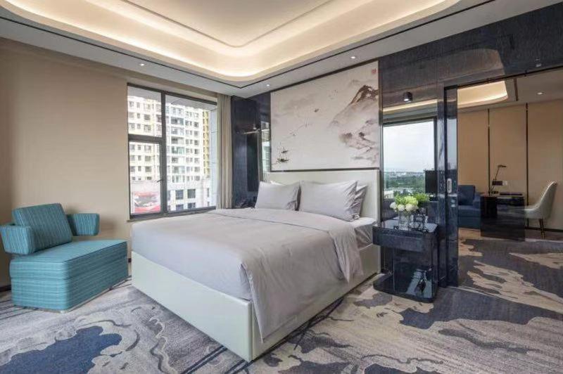 فندق Ramada By Wyndham Mengzi Suites