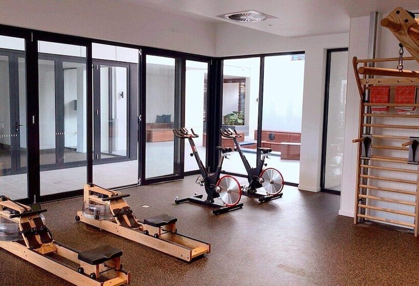 Hostrelax Residences On Merivale