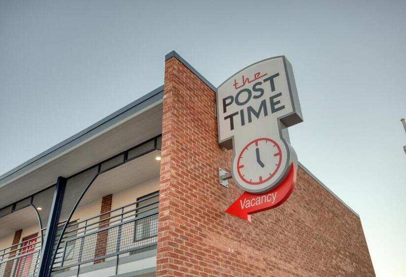 فندق Post Time Inn