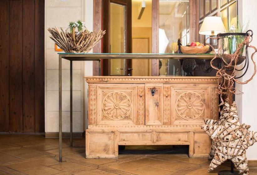 هتل Garni Caroline