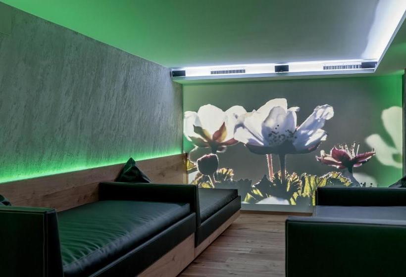 هتل Garni Caroline