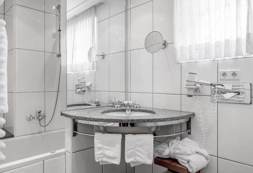 هتل Garni Caroline