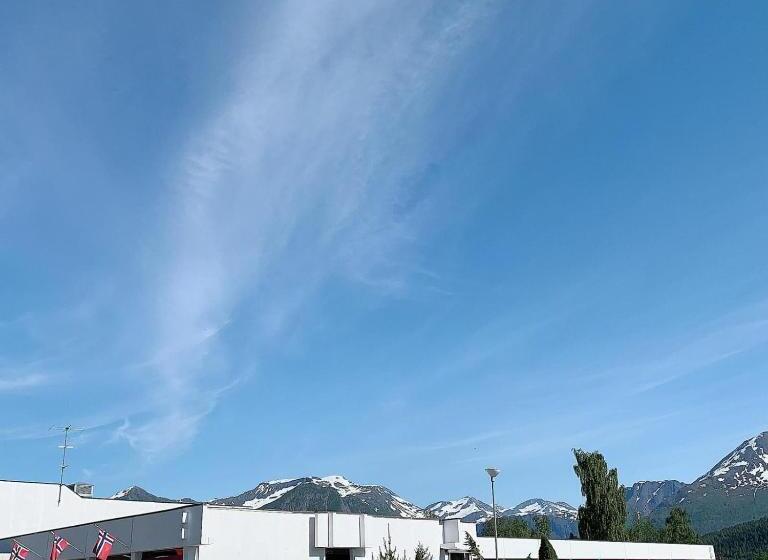 Isfjorden Turisthotell & Motell