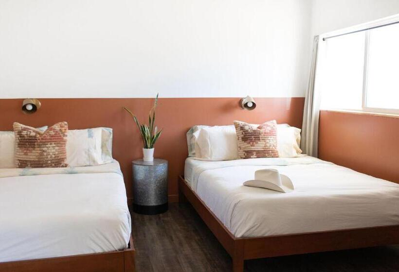 מוטל Mellow Moon Lodge