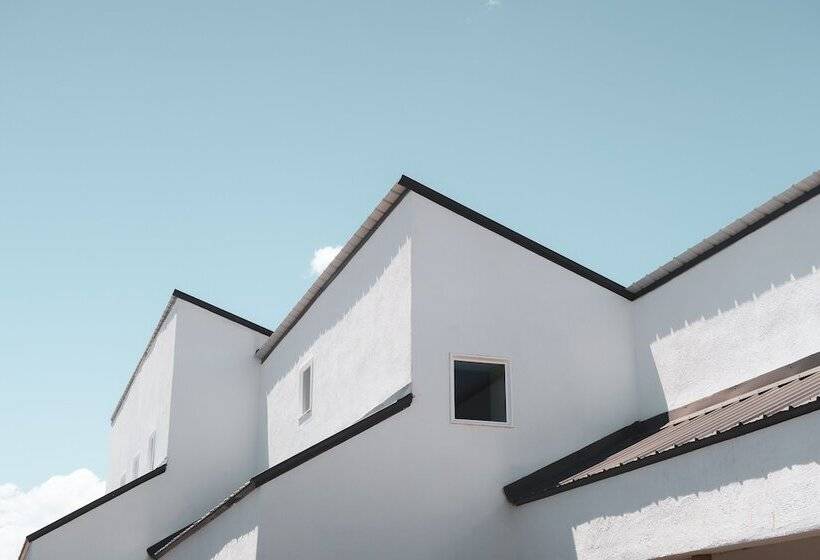 מוטל Mellow Moon Lodge