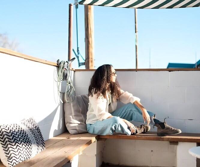 מוטל Mellow Moon Lodge