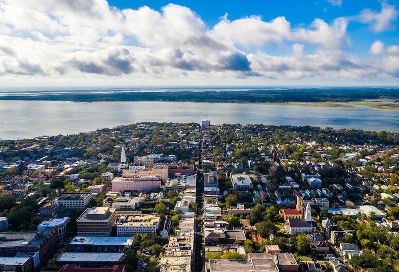 تختخواب و صبحانه Elliott House Inn