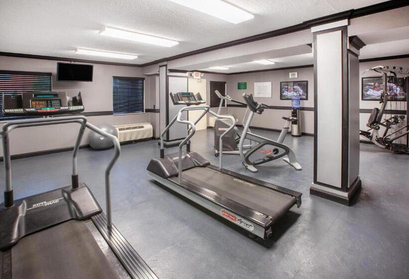 ホテル Baymont By Wyndham Canton