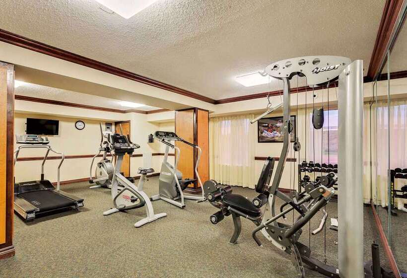 هتل Baymont By Wyndham Kalamazoo East