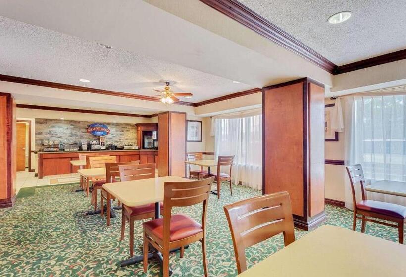 هتل Baymont By Wyndham Kalamazoo East