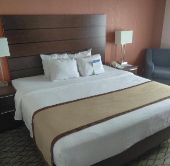 Отель Baymont By Wyndham Madison Heights Detroit Area