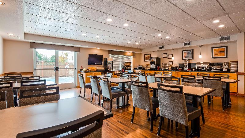 فندق Best Western Plus Edmonds Harbor Inn