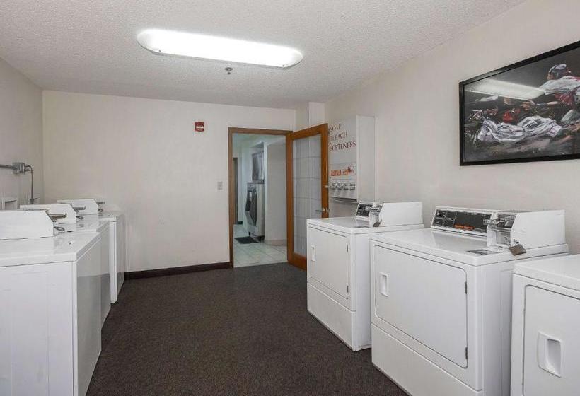 هتل Cedar Rapids Inn