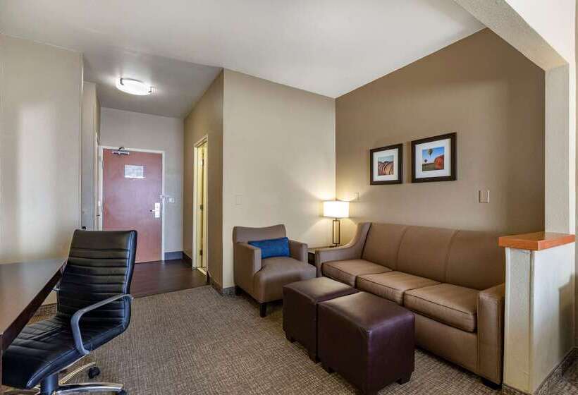 فندق Comfort Inn & Suites Waterloo  Cedar Falls