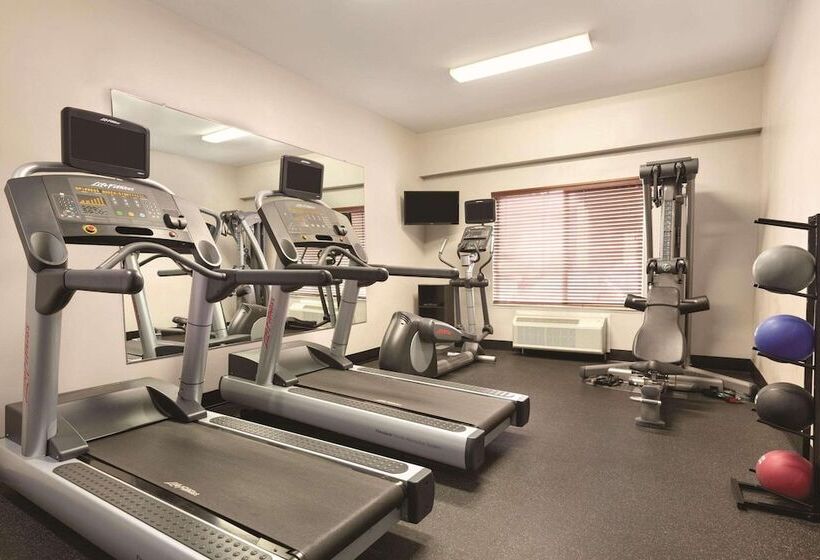 هتل Country Inn & Suites By Radisson, Fresno North, Ca