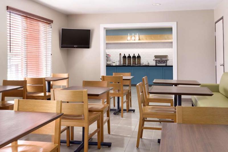 هتل Country Inn & Suites By Radisson, Fresno North, Ca