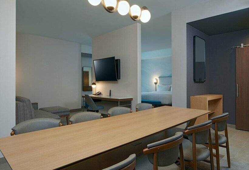 בית מלון כפרי Courtyard By Marriott Santa Barbara Downtown