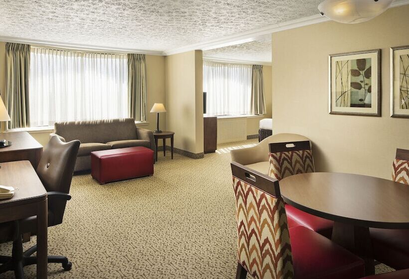 בית מלון כפרי Crowne Plaza Louisville Airport Expo Ctr, An Ihg
