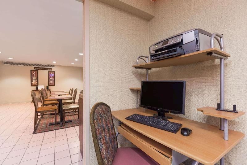 فندق Days Inn By Wyndham West Des Moines   Clive