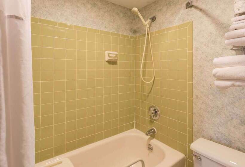 هتل Days Inn By Wyndham Rockford I 90 Casino District
