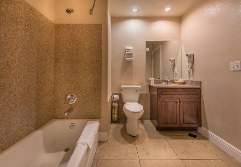 בית מלון כפרי Edge Water Inn