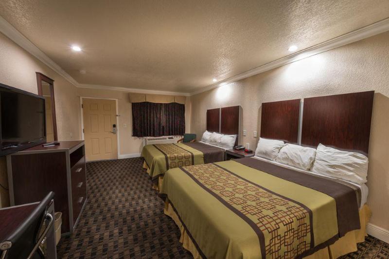 בית מלון כפרי Edge Water Inn