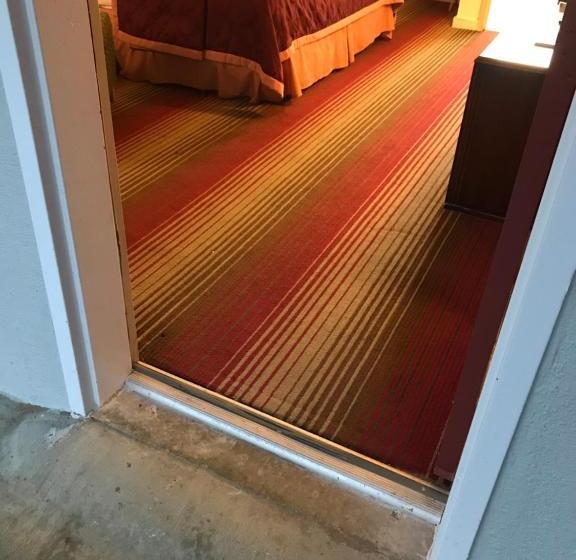 فندق Elizabethan Inn