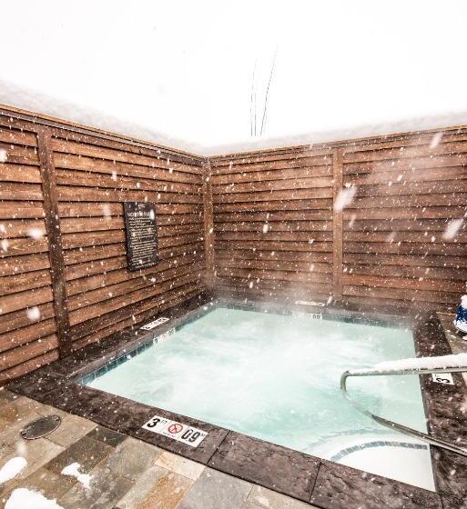 فندق Elk Country Inn