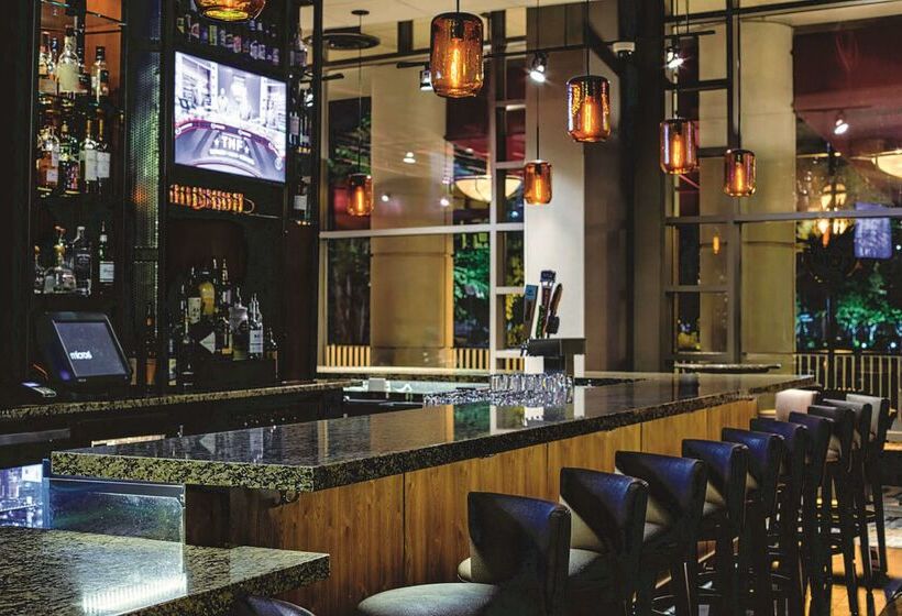 هتل Embassy Suites By Hilton Atlanta At Centennial Olympic Park