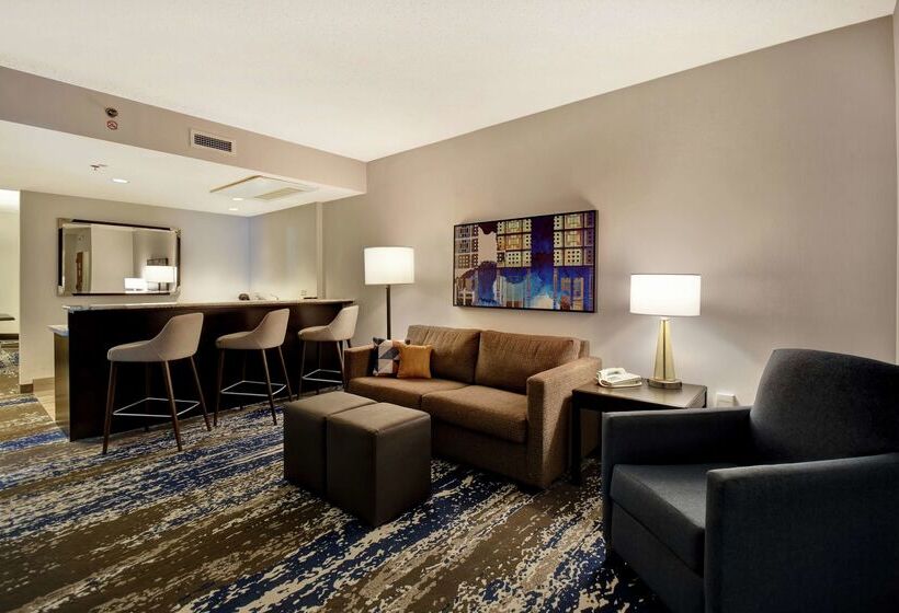 هتل Embassy Suites Charleston