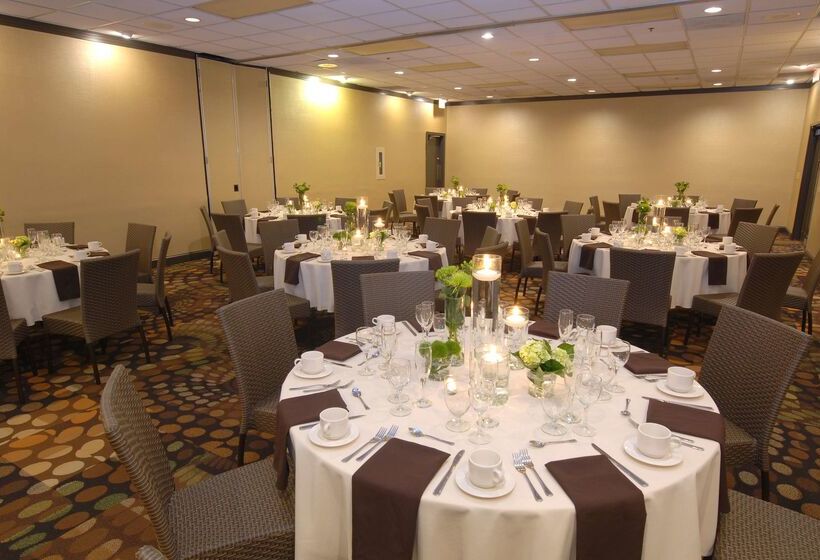 هتل Embassy Suites By Hilton Dallas Love Field