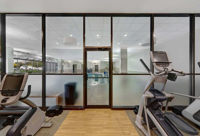 فندق Embassy Suites By Hilton Milwaukee Brookfield