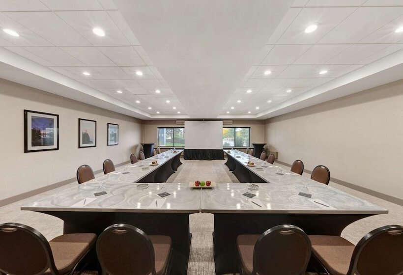 فندق Embassy Suites By Hilton Milwaukee Brookfield