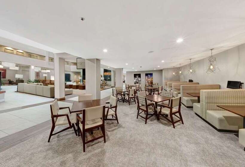 فندق Embassy Suites By Hilton Milwaukee Brookfield