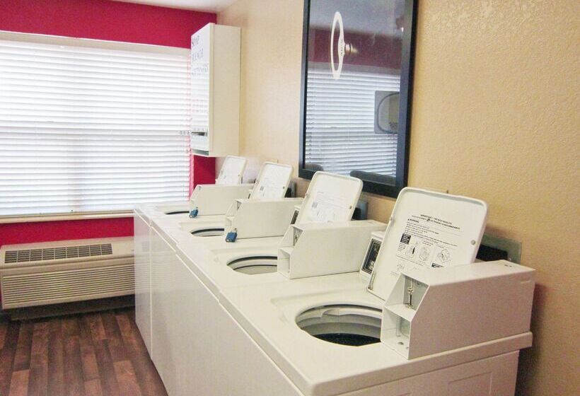 בית מלון כפרי Extended Stay America Suites  Detroit  Madison Heights