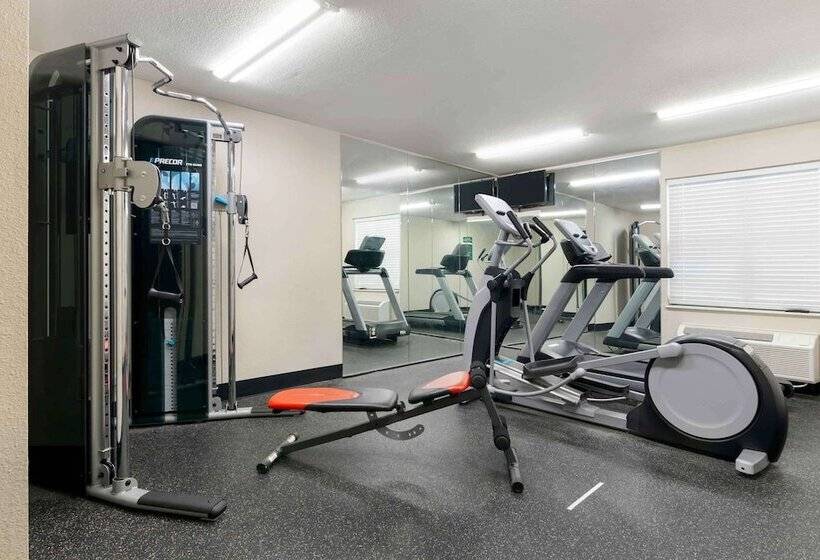 בית מלון כפרי Extended Stay America Suites  Kansas City  Airport