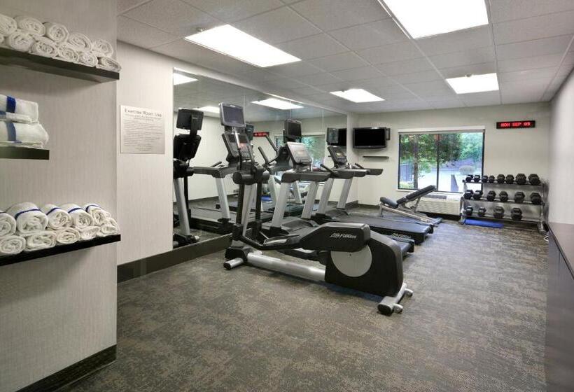 هتل Fairfield Inn & Suites By Marriott Charlottesville North
