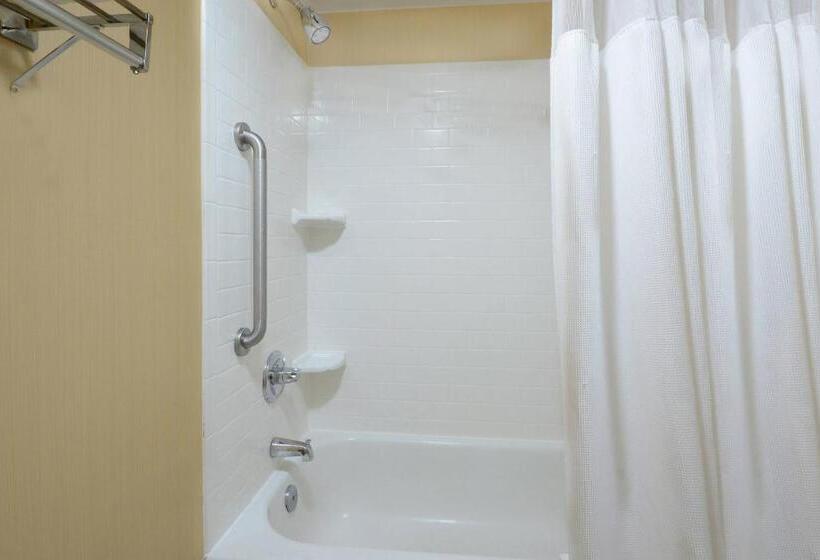 هتل Fairfield Inn & Suites By Marriott Charlottesville North