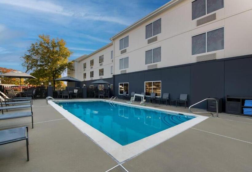 هتل Fairfield By Marriott Chesapeake
