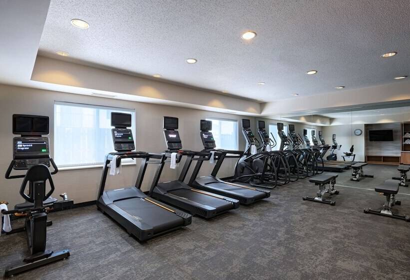 هتل Fairfield Inn & Suites Kansas City Airport