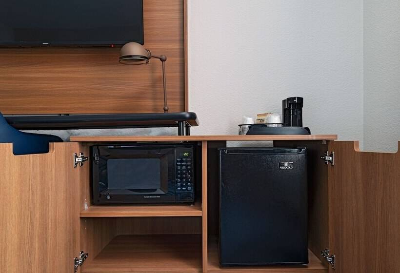 هتل Fairfield Inn & Suites Kansas City Airport